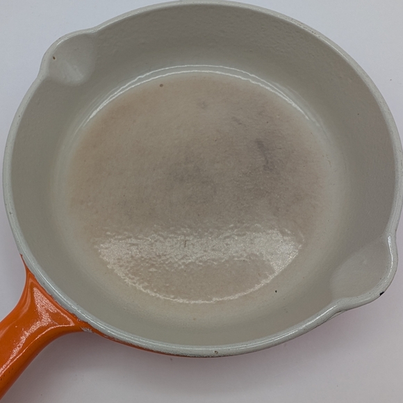 Le Creuset Double Spout Enameled Cast Iron Skillet #16 Orange Flame 6.5" - Picture 3 of 10